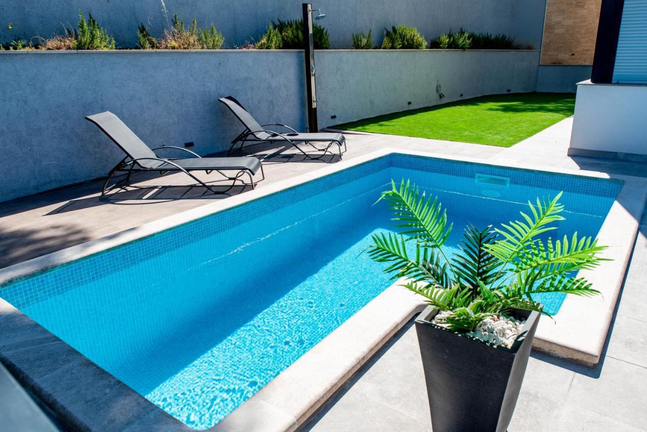 Lion'S Beach Apartment โปดสตรานา ภายนอก รูปภาพ
