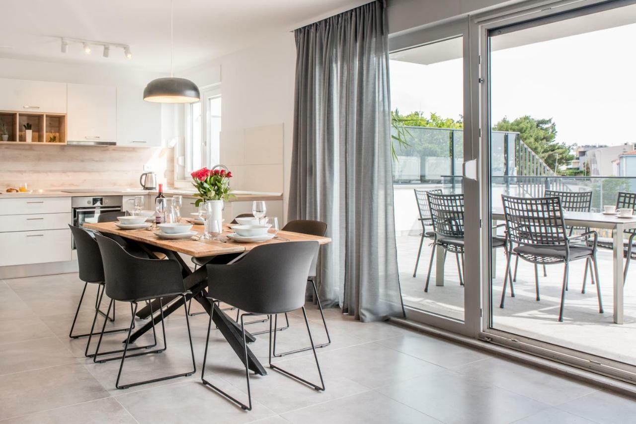 Lion'S Beach Apartment โปดสตรานา ภายนอก รูปภาพ