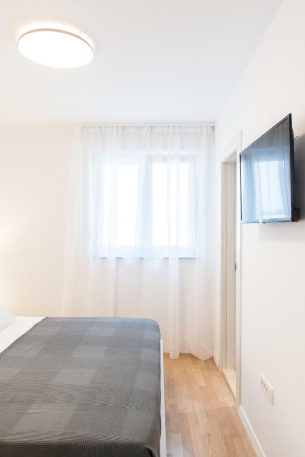 Lion'S Beach Apartment โปดสตรานา ภายนอก รูปภาพ