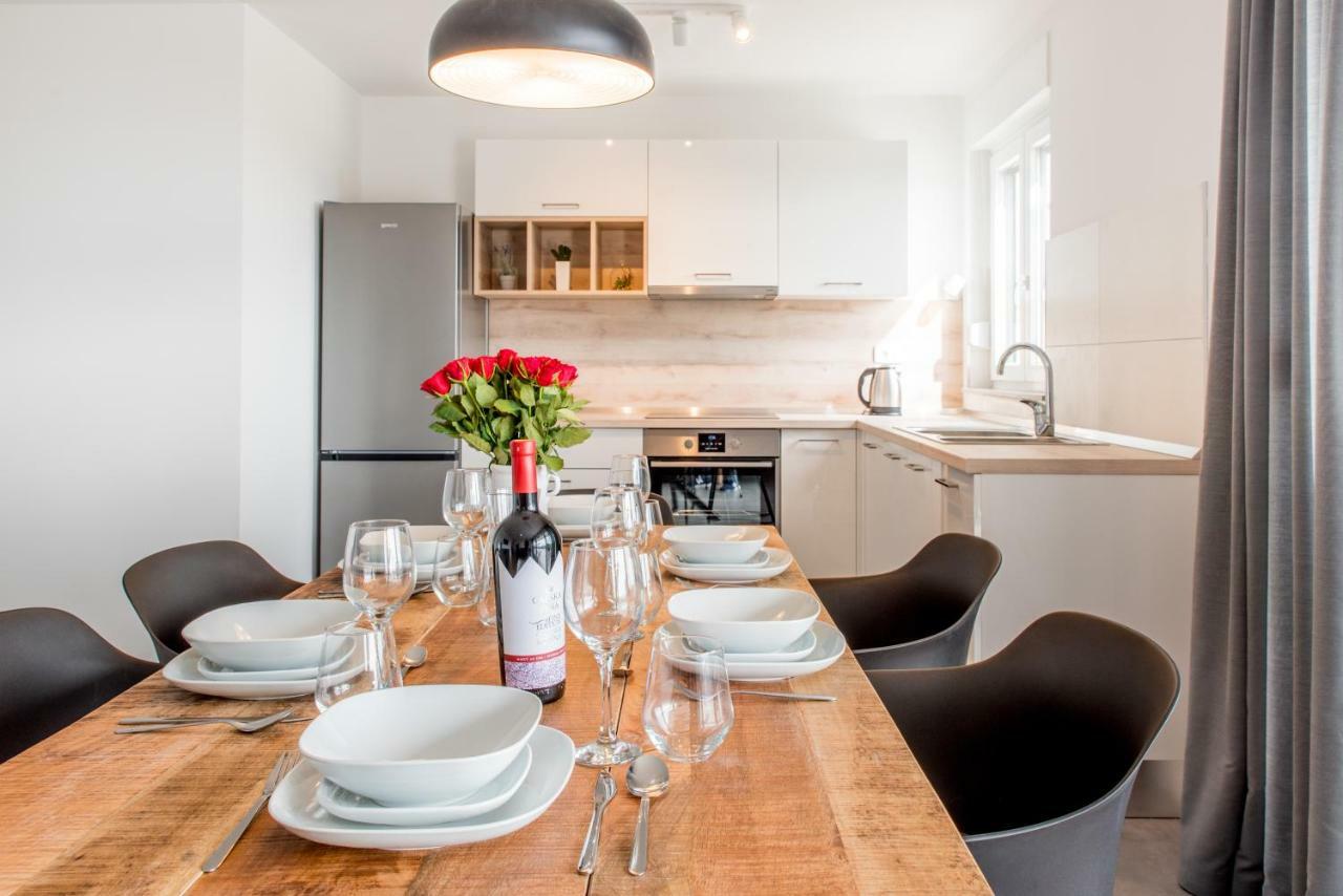 Lion'S Beach Apartment โปดสตรานา ภายนอก รูปภาพ