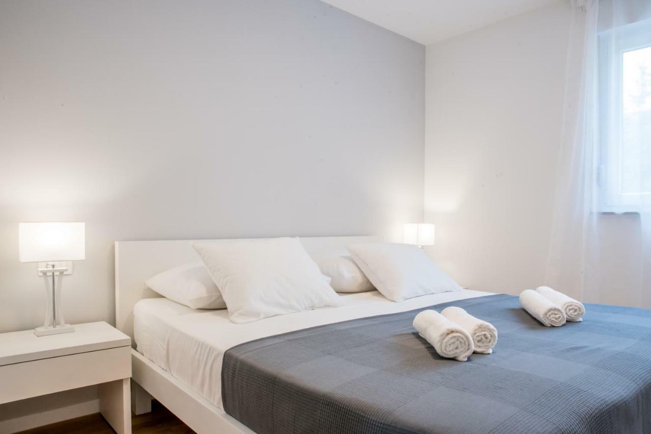 Lion'S Beach Apartment โปดสตรานา ภายนอก รูปภาพ