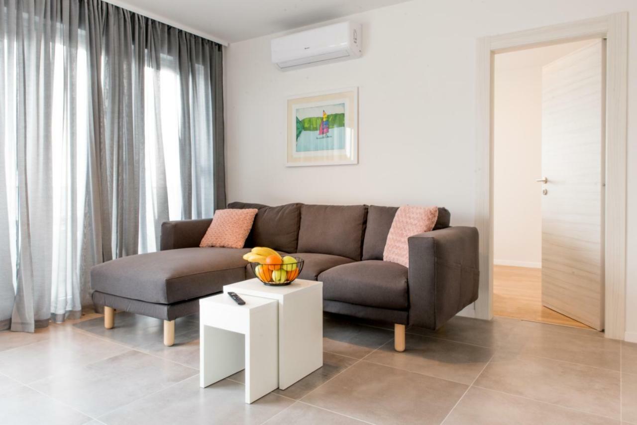 Lion'S Beach Apartment โปดสตรานา ภายนอก รูปภาพ